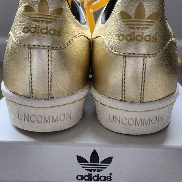 Adidas x Star Wars Gold Shoes - Picture 4 of 4